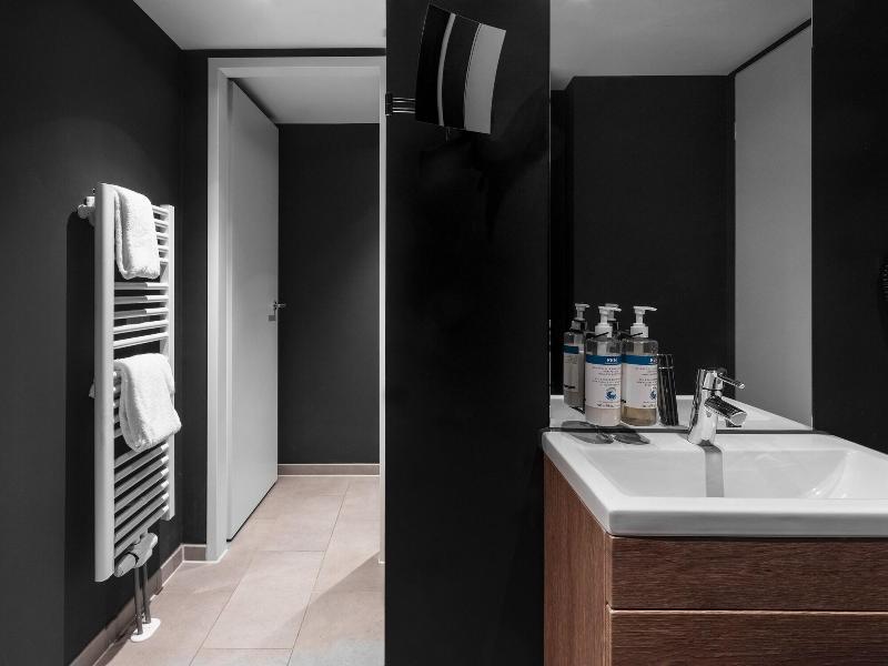 Numa L Bloc Rooms Apartments image