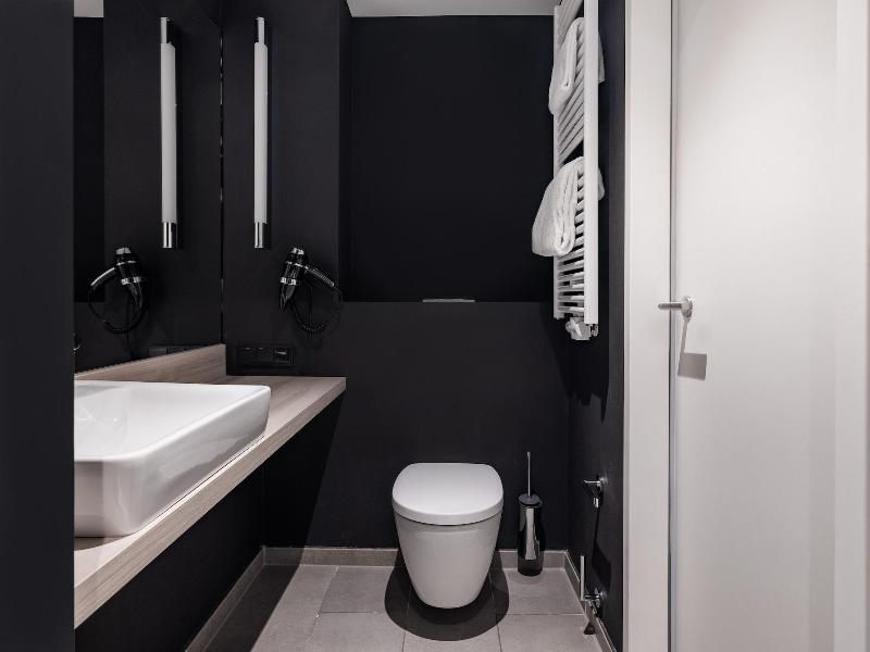 Numa L Bloc Rooms Apartments image
