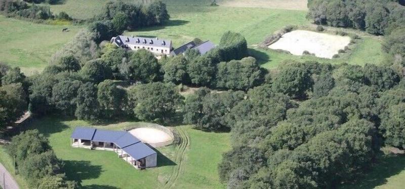 Domaine De Lesvaniel image