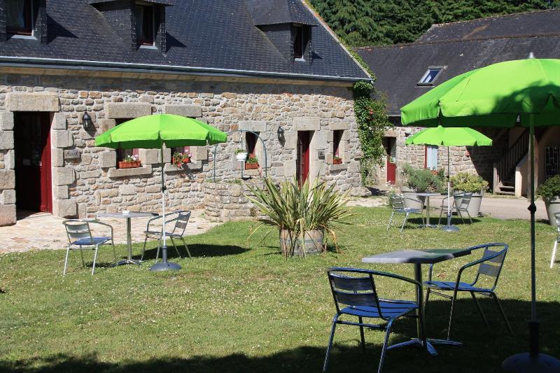 Domaine De Lesvaniel image
