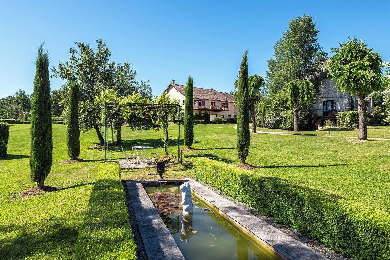 Domaine Des Ormeaux image
