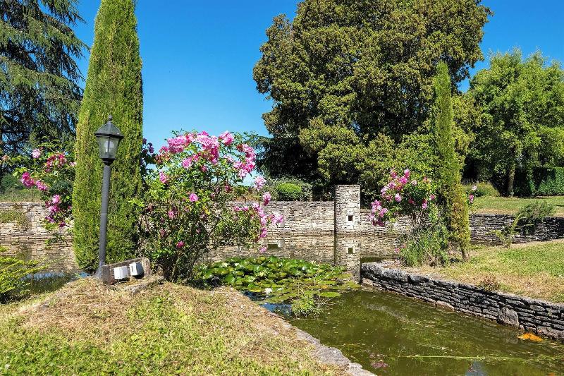 Domaine Des Ormeaux image
