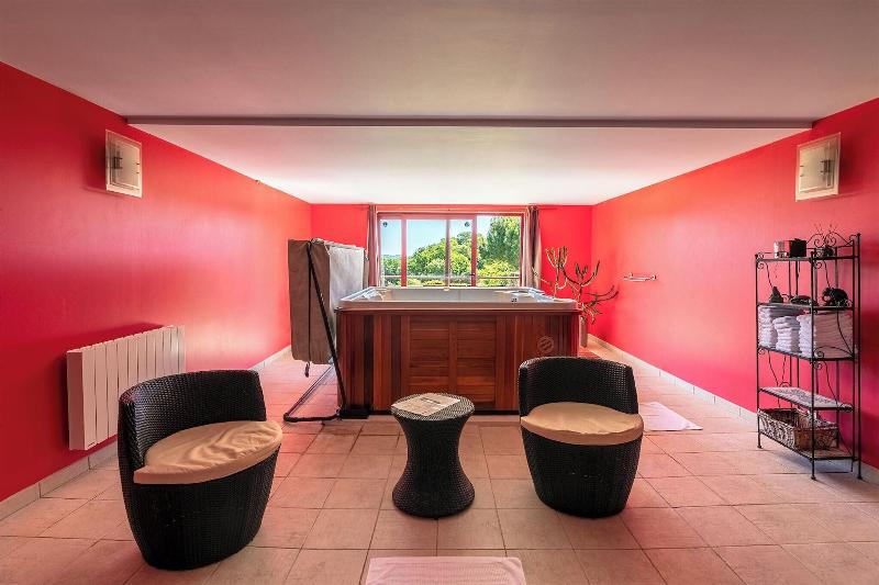 Domaine Des Ormeaux image