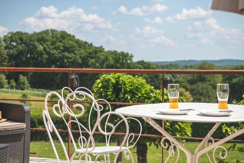 Domaine Des Ormeaux image