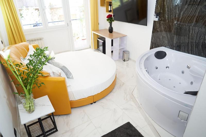 Gregorio Vii Luxury Suites San Damaso image