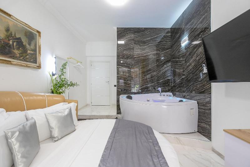 Gregorio Vii Luxury Suites San Damaso image