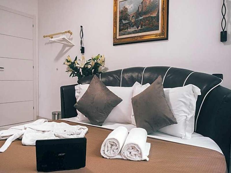 Gregorio Vii Luxury Suites San Damaso image