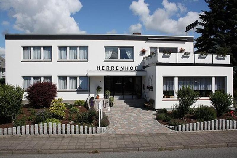 Hotel Herrenhof — exterior view