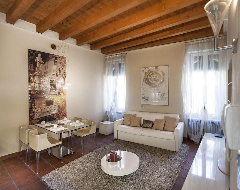 Truly Verona - Image 8