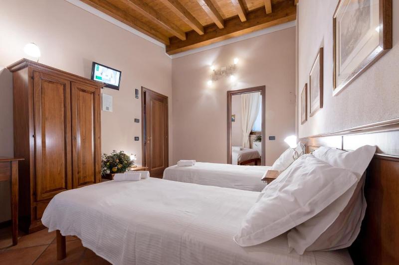 Le Rondini image