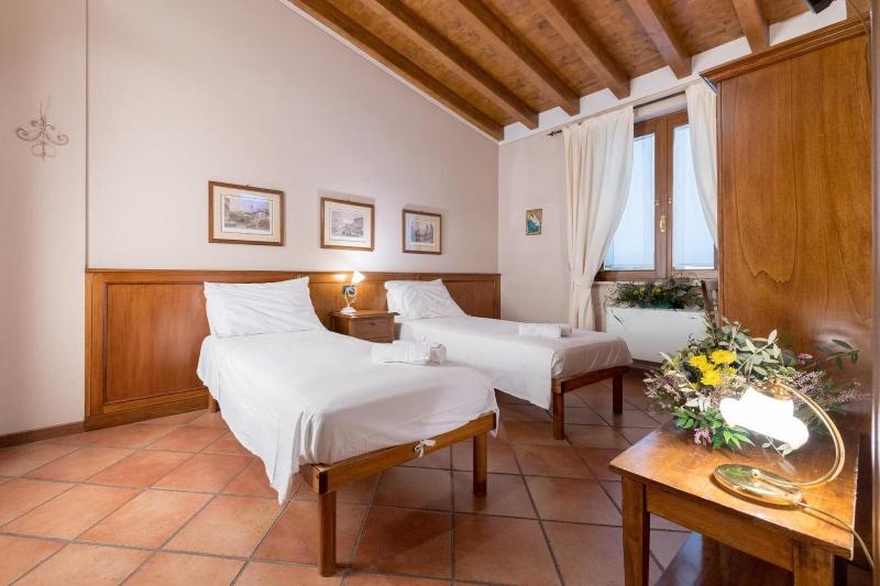 Le Rondini image