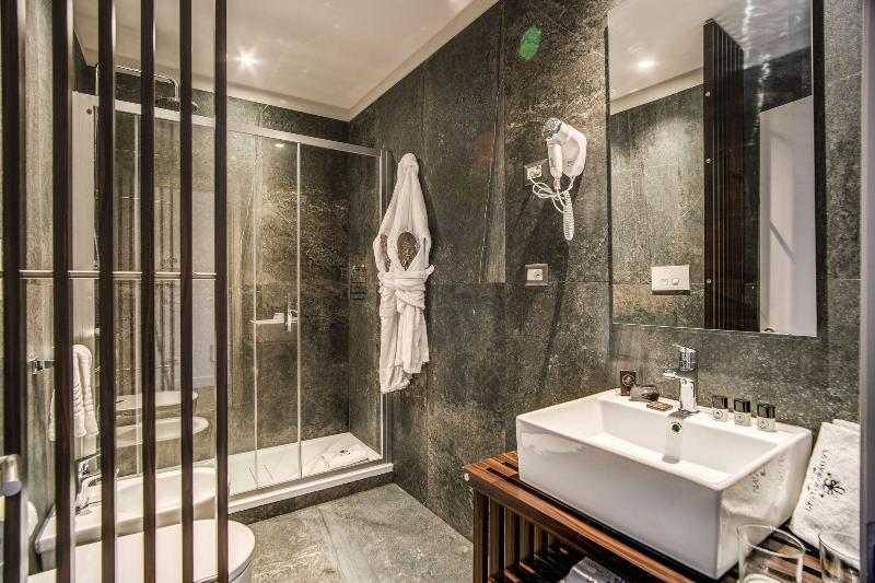 Hotel 77 Seventy Seven image