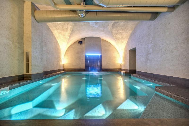 Hotel 77 Seventy Seven image