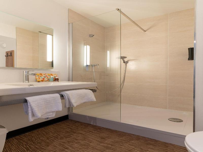 B&B HOTEL Poitiers Aeroport image