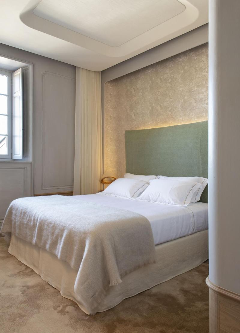 Cha Teau De Ferrand image