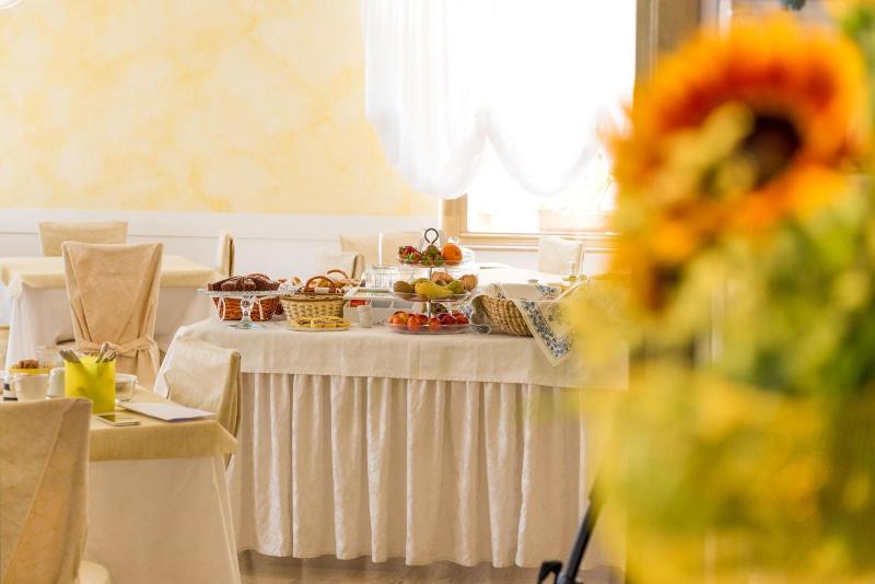Hotel St Moritz image