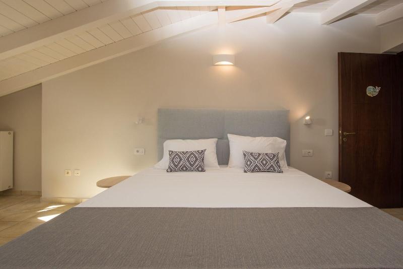 Golden Coast Boutique Luxury Living image