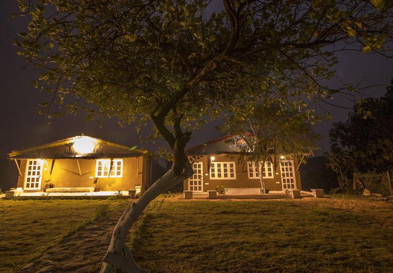 Wowstayz Pachmarhi Foothill Cottages