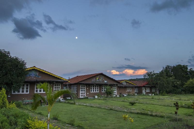 Wowstayz Pachmarhi Foothill Cottages