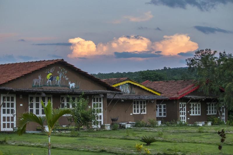 Wowstayz Pachmarhi Foothill Cottages