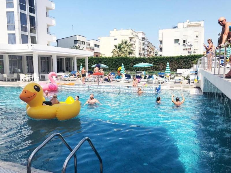 Perandor Beach Hotel image