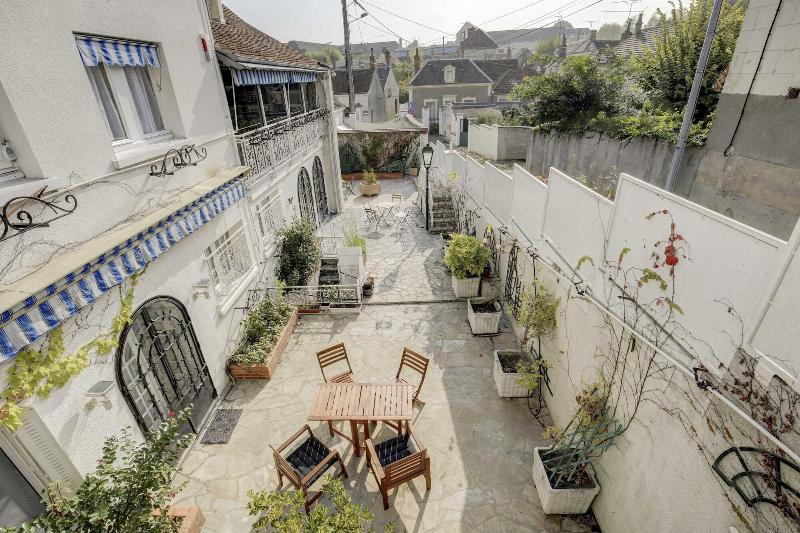 Les Chambres Lune — exterior view