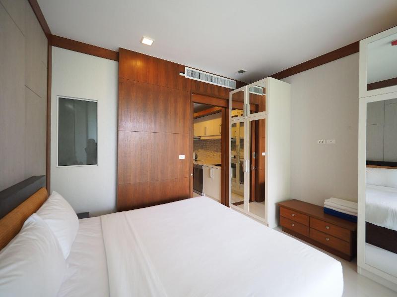 Q Conzept Condominium image