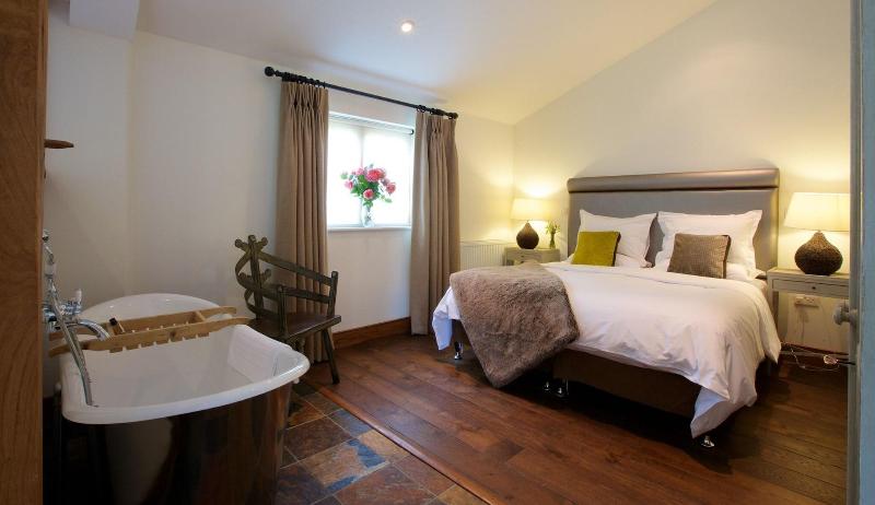Eckington Manor image