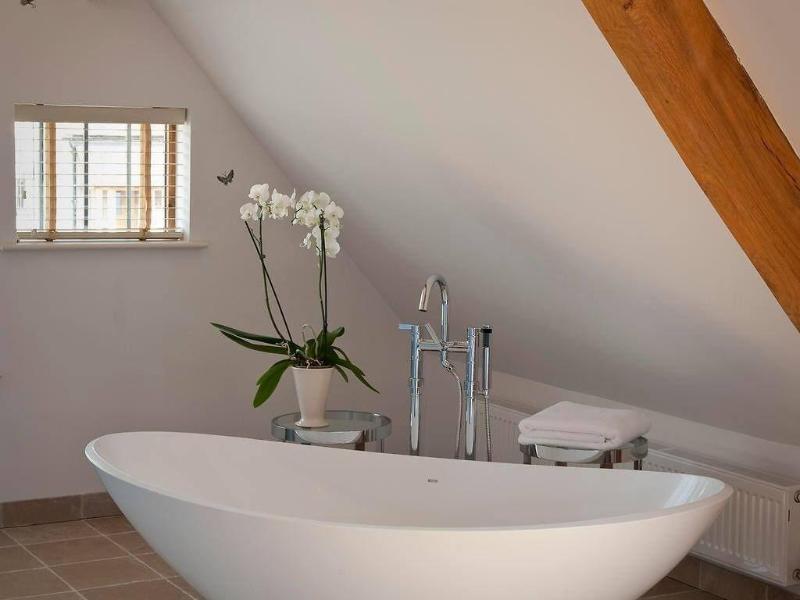 Eckington Manor image