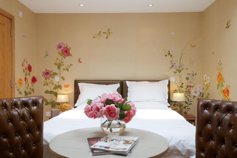 Eckington Manor image
