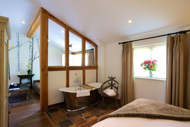 Eckington Manor image