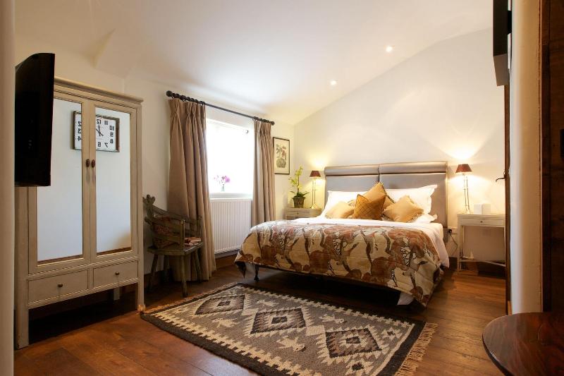 Eckington Manor image