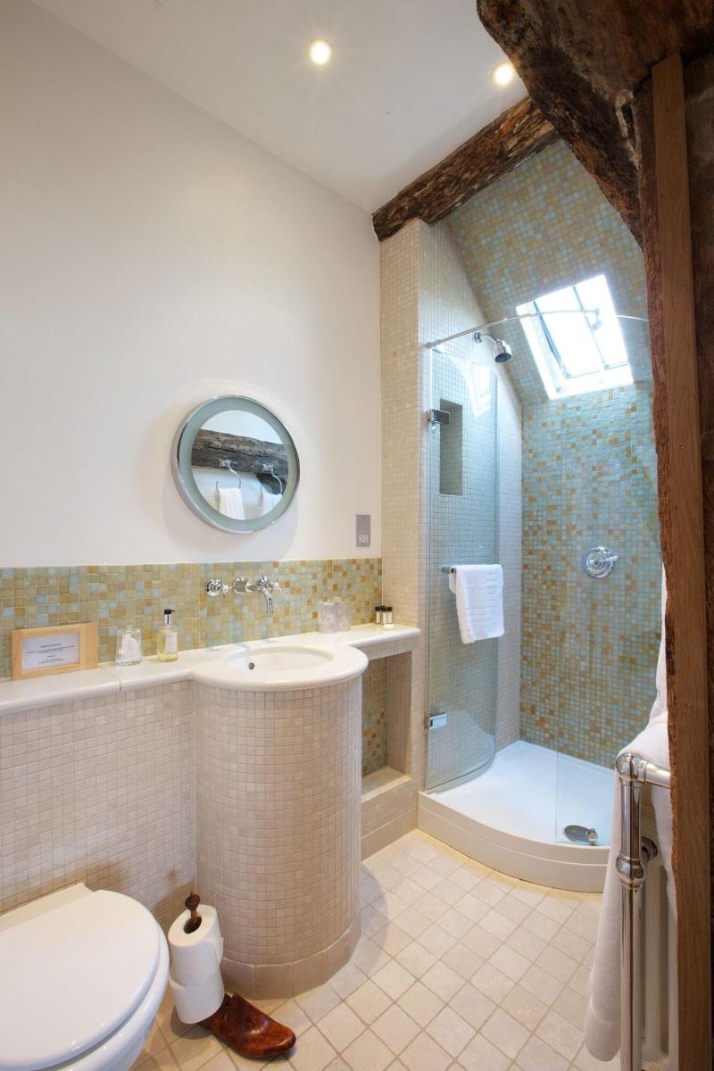 Eckington Manor image
