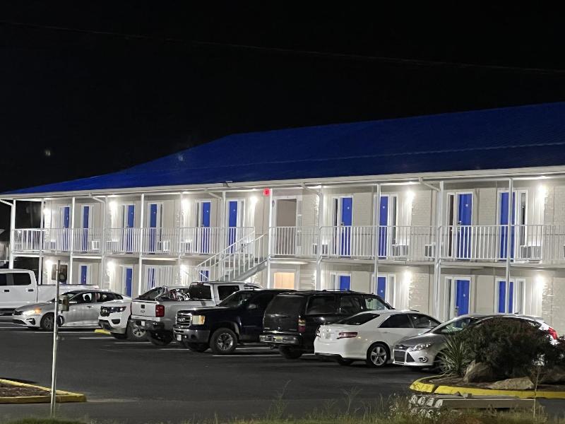Towne Inn — general view