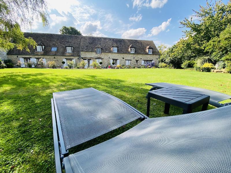 Domaine Des Trois Cha Teaux image
