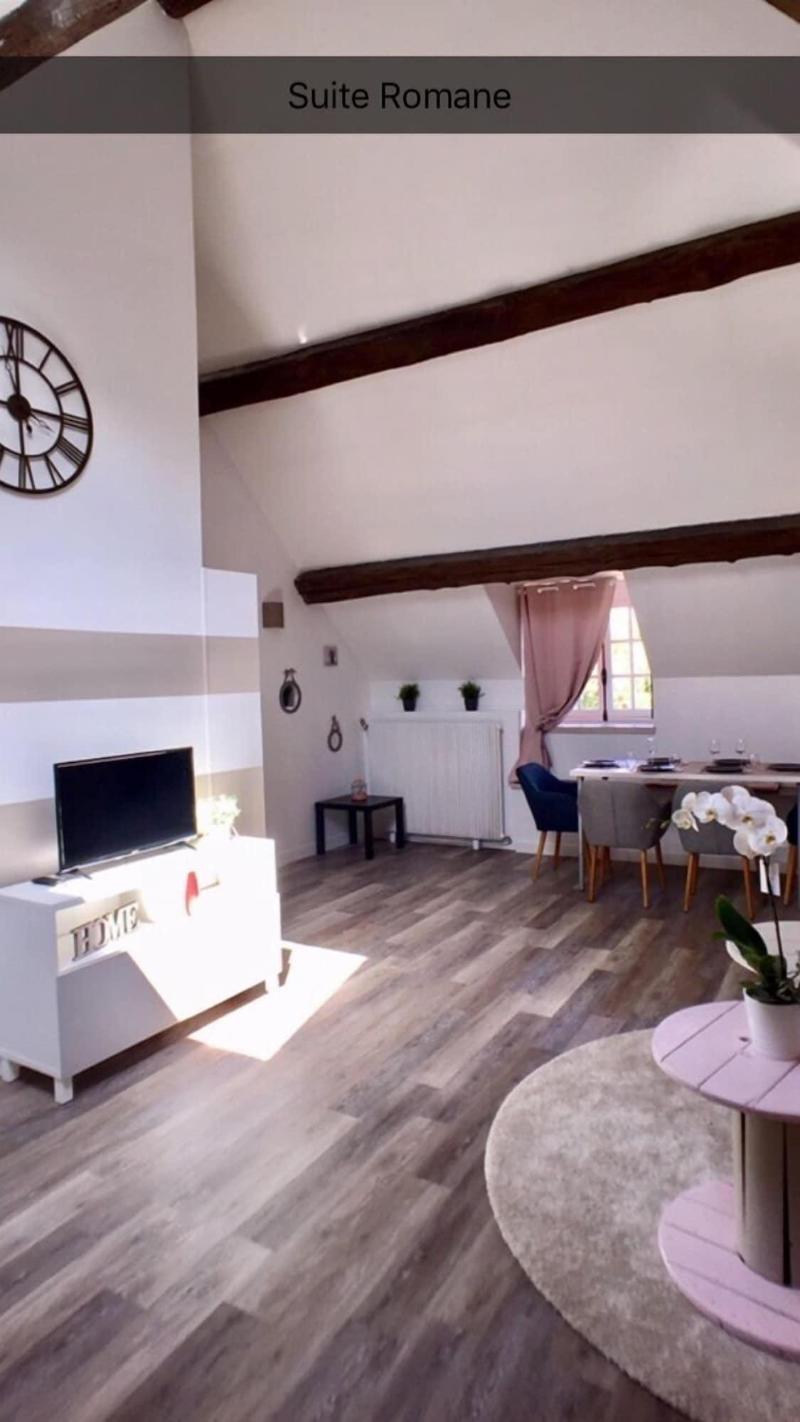 Domaine Des Trois Cha Teaux image