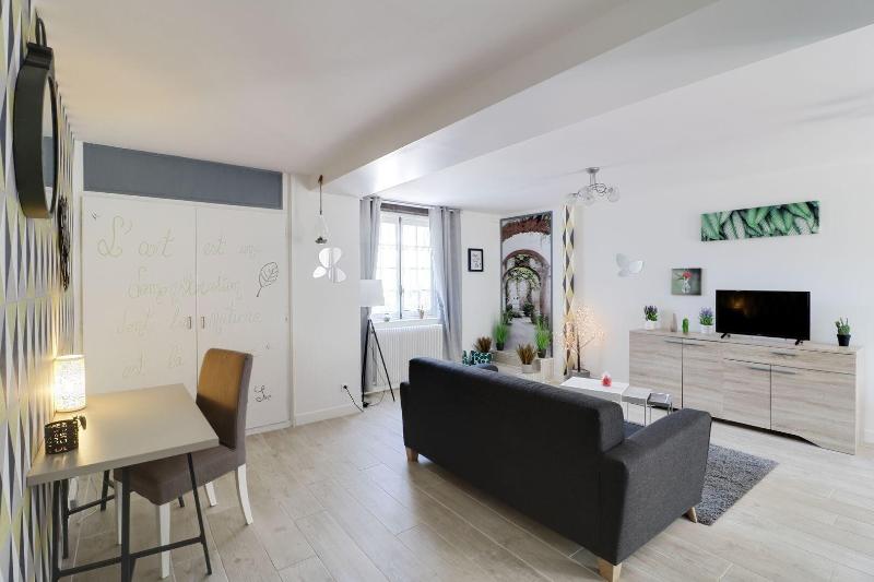 Domaine Des Trois Cha Teaux image
