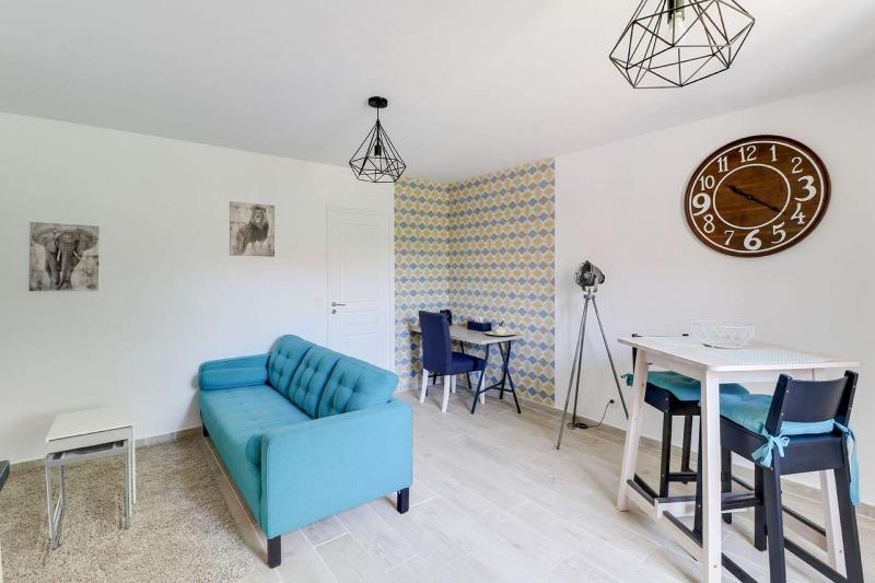 Domaine Des Trois Cha Teaux image