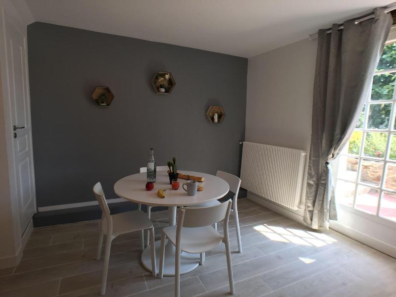 Domaine Des Trois Cha Teaux image