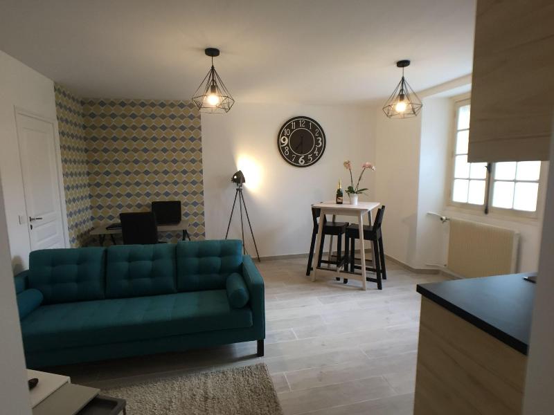 Domaine Des Trois Cha Teaux image