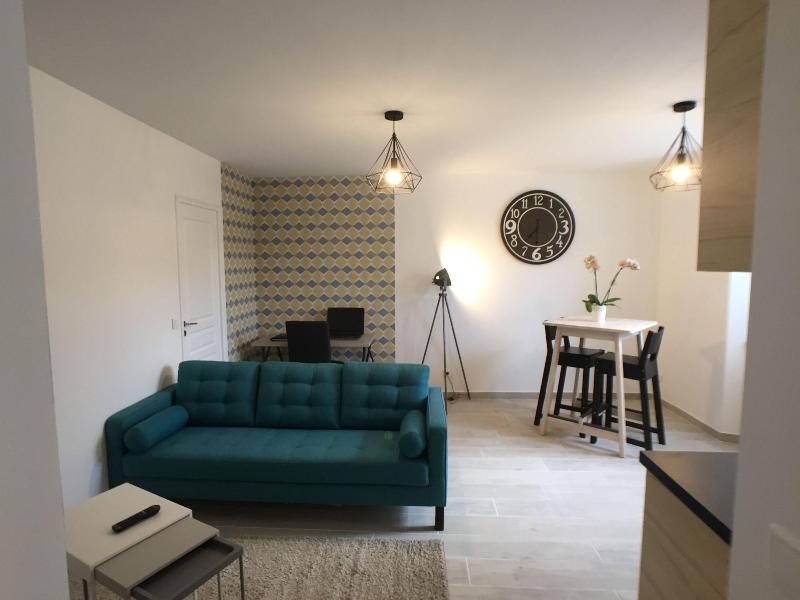 Domaine Des Trois Cha Teaux image