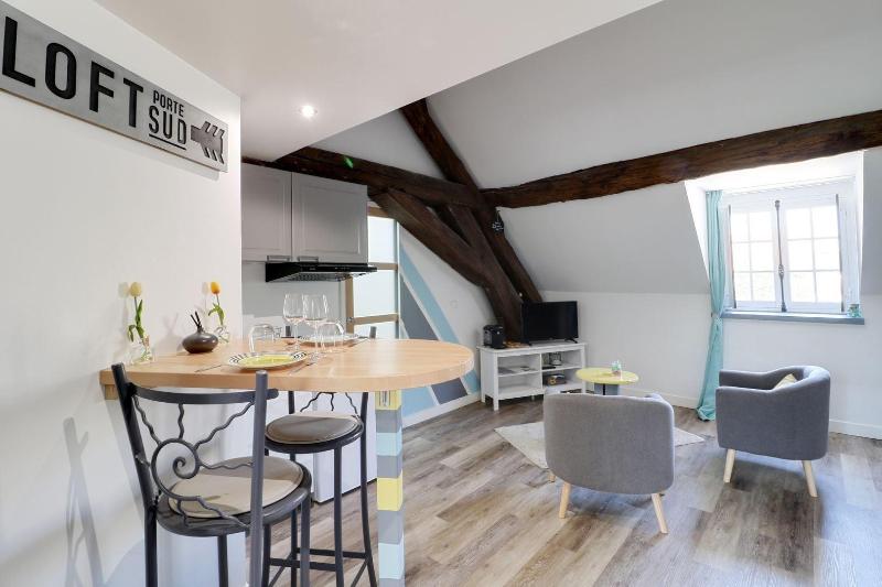 Domaine Des Trois Cha Teaux image