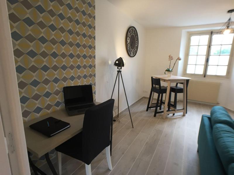 Domaine Des Trois Cha Teaux image