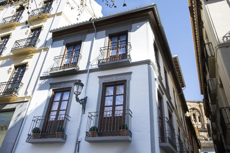 La Casa De La Trinidad Suites image