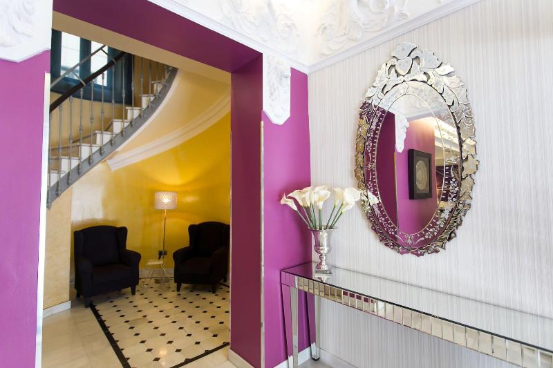 La Casa De La Trinidad Suites image