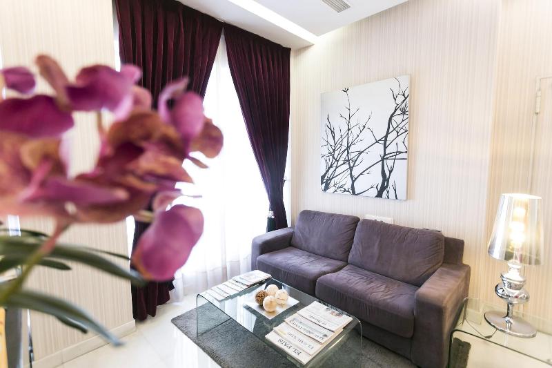 La Casa De La Trinidad Suites image