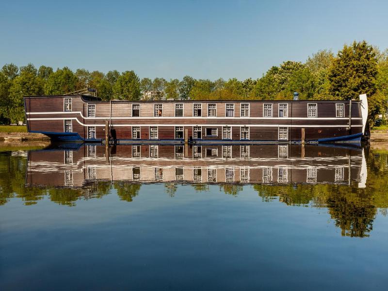 Boat Hotel De Barge image
