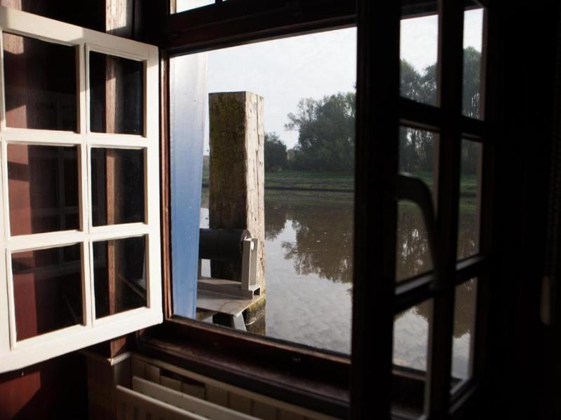 Boat Hotel De Barge image