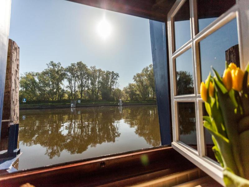 Boat Hotel De Barge image