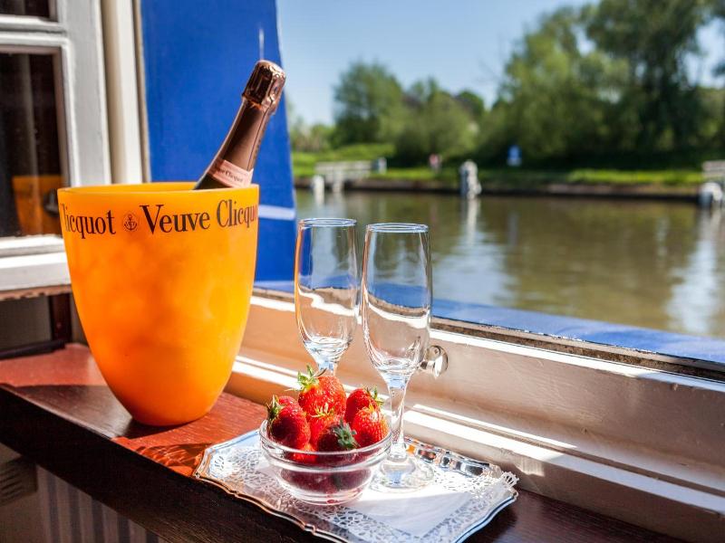 Boat Hotel De Barge image